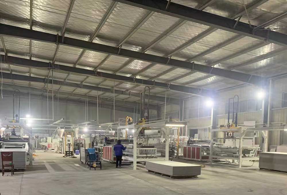 Carbon crystal wallboard production workshop